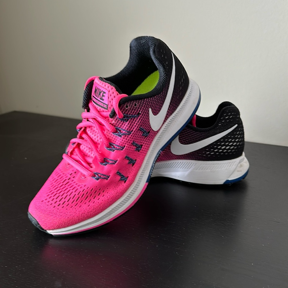 Nike Pegasus 33 running shoes women’s size 5.5.  Lightly worn, GREAT condition!